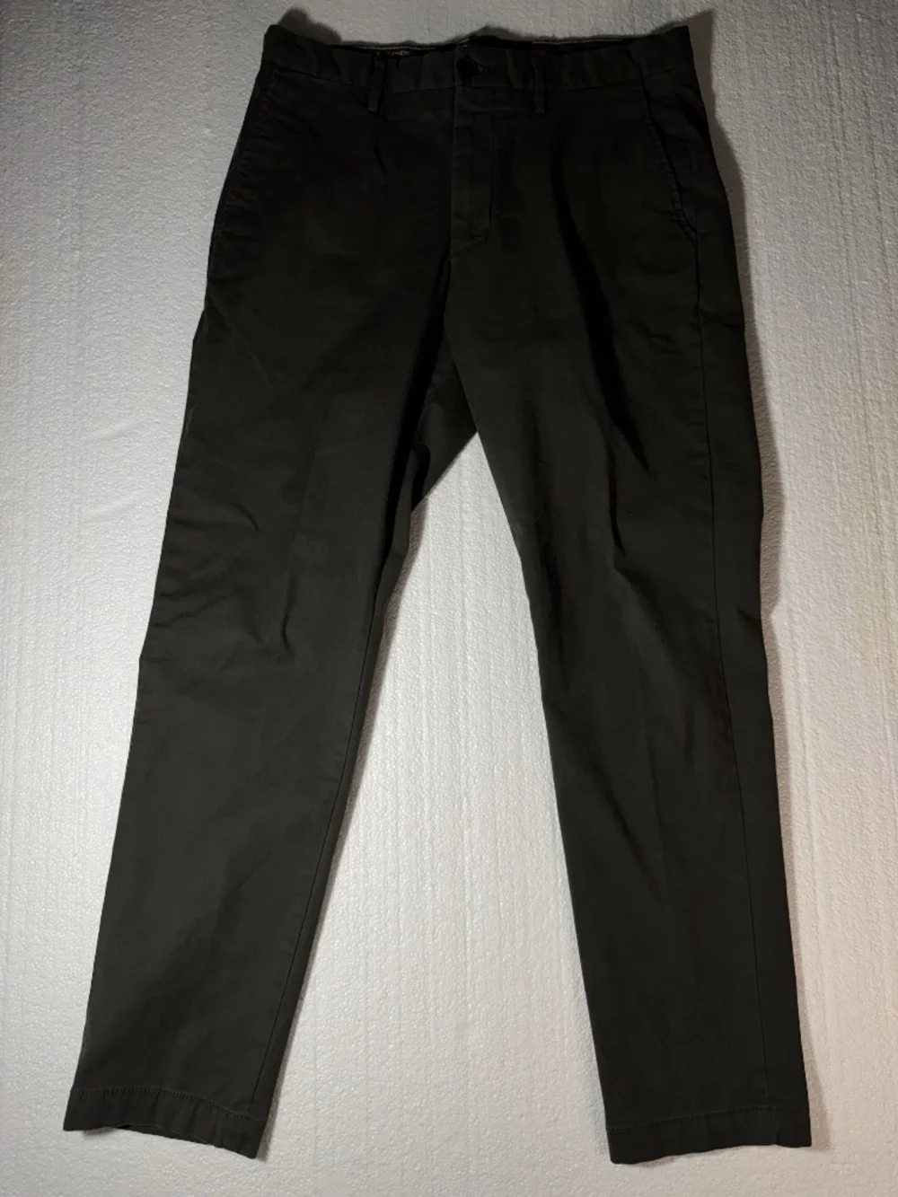 Banana Republic lived-in Men’s Olive Chinos - Classic Straight Fit